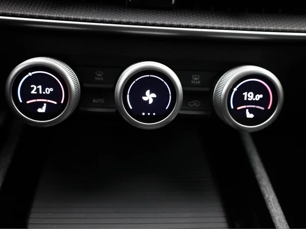 SKODA Superb Combi (2024) — foto 10 van 24