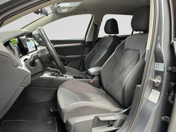 VOLKSWAGEN Golf VIII SW (2024) — foto 17 van 22