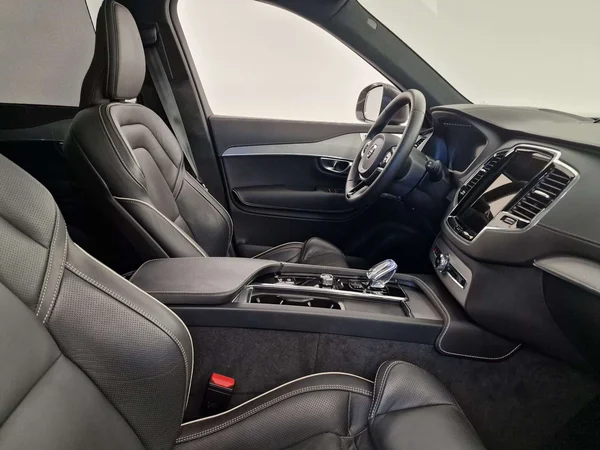 Volvo XC90 (2023) — foto 17 van 20