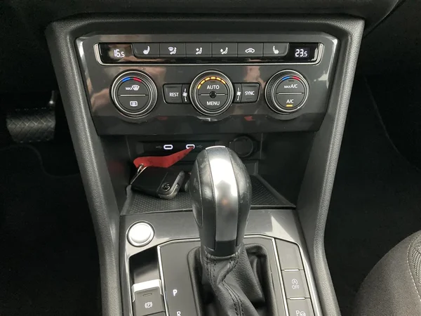 VOLKSWAGEN Tiguan Allspace (2021) — foto 19 van 36