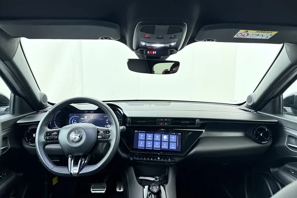 Alfa Romeo Junior (2025) — foto 18 van 18