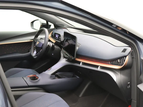 CUPRA Tavascan (2024) — foto 31 van 36
