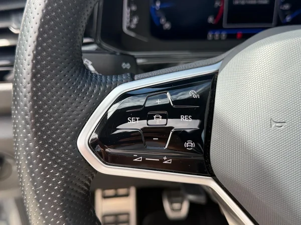 VOLKSWAGEN T-Roc (2023) — foto 4 van 23