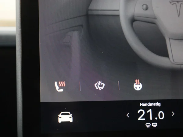 Tesla Model Y (2023) — foto 10 van 43