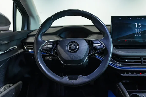 Škoda Enyaq iV (2023) — foto 11 van 35