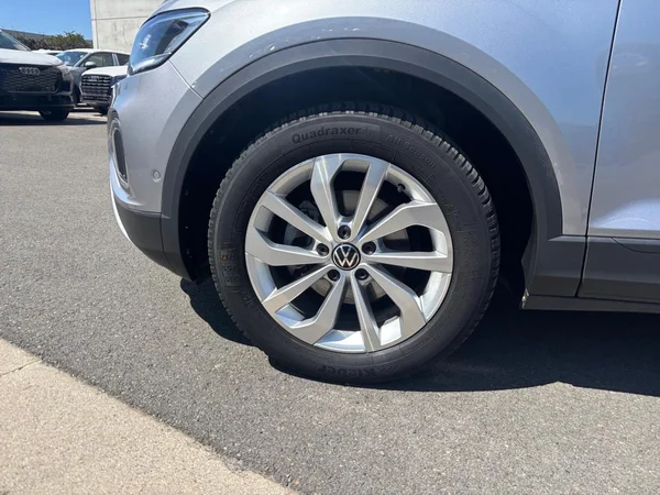 VOLKSWAGEN T-Roc (2023) — foto 10 van 19