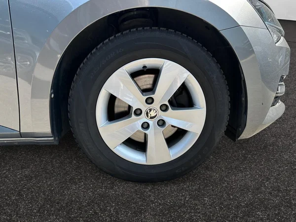 SKODA Superb Combi Dsl (2023) — foto 15 van 22