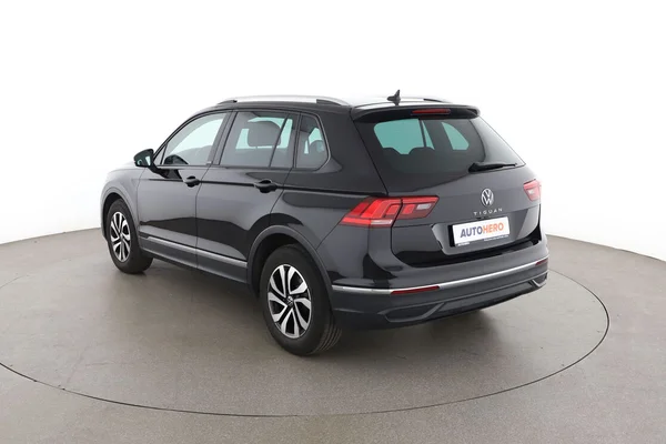 Volkswagen Tiguan (2021) — foto 10 van 16
