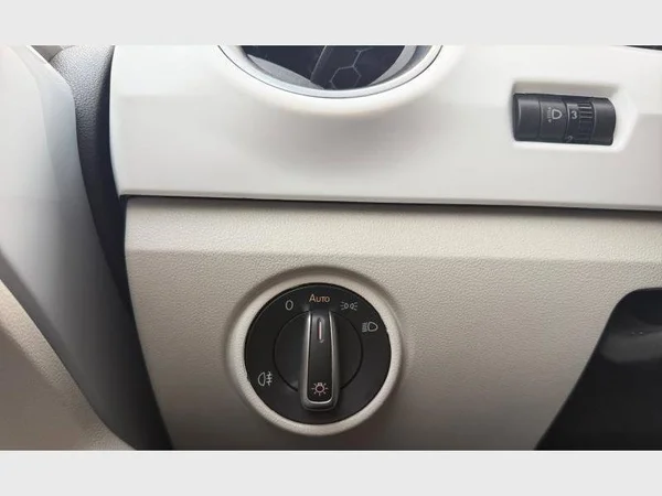 Volkswagen UP! (2017) — foto 16 van 25