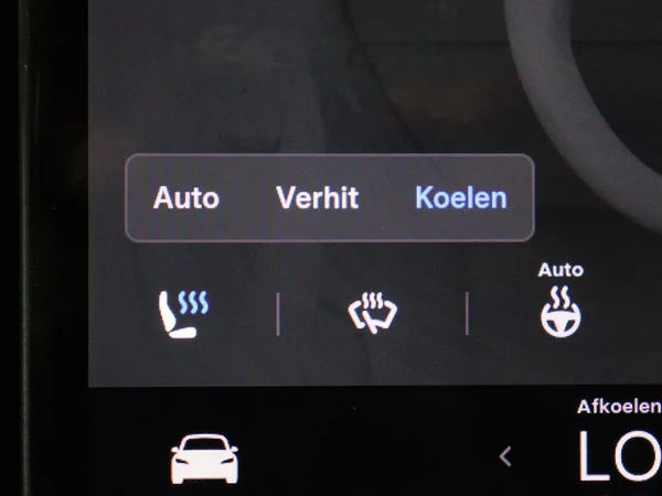 TESLA Model 3 (2025) — foto 18 van 30