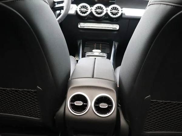 Mercedes-Benz EQB (2025) — foto 17 van 32