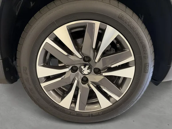 Peugeot 2008 (2019) — foto 19 van 22