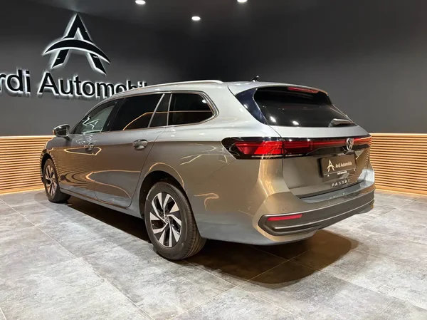 Volkswagen Passat (2024) — foto 29 van 31
