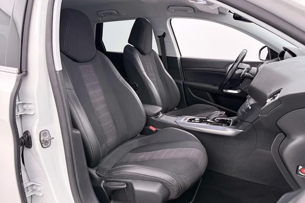 Peugeot 308 SW (2020) — foto 6 van 38