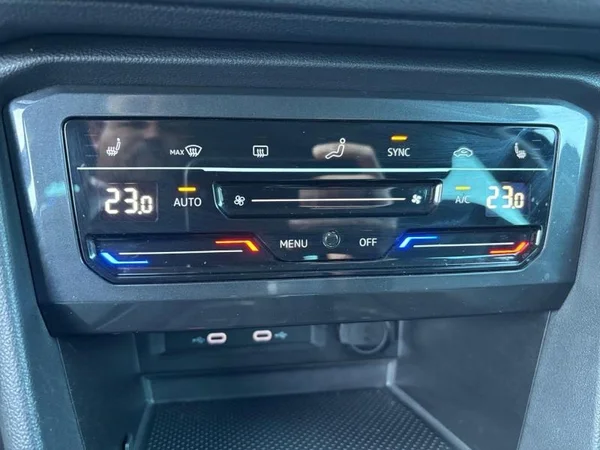 VOLKSWAGEN Tiguan (2022) — foto 10 van 30