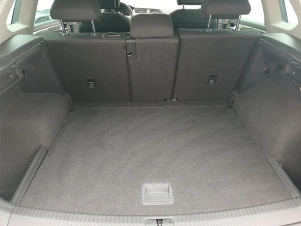 VOLKSWAGEN Tiguan Dsl (2020) — foto 7 van 19
