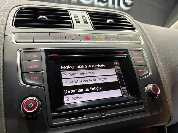 Volkswagen Polo (2016) — foto 5 van 23