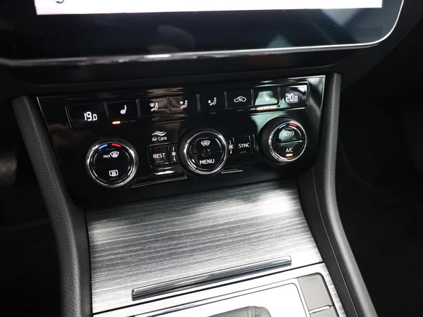 SKODA Superb Combi (2024) — foto 11 van 22