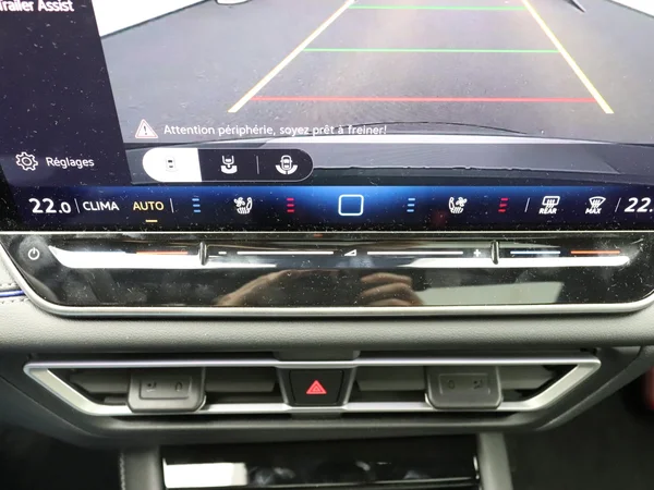 VOLKSWAGEN Tiguan (2025) — foto 13 van 20