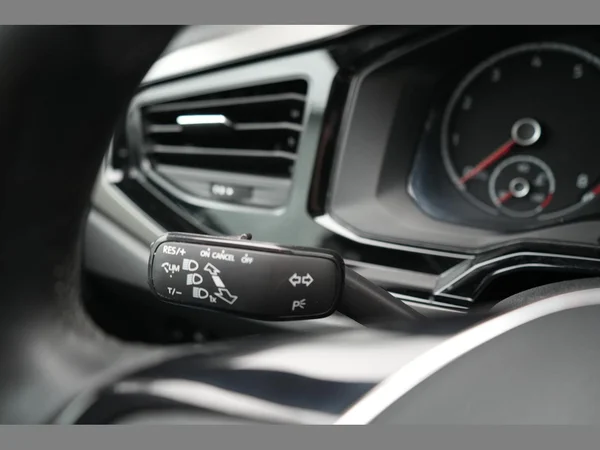 VOLKSWAGEN Polo (2018) — foto 10 van 25