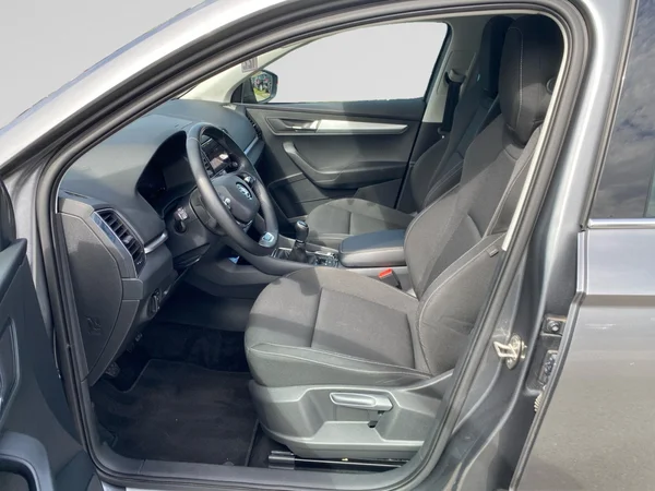 SKODA Karoq (2023) — foto 2 van 17