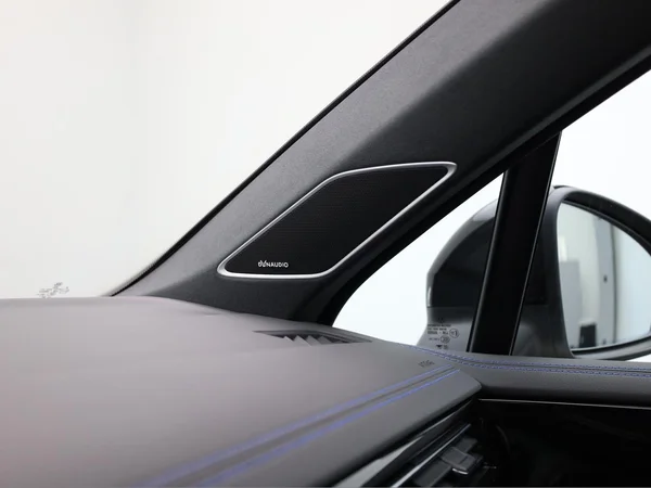 VOLKSWAGEN Touareg R (2025) — foto 19 van 27