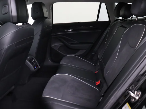 VOLKSWAGEN Passat SW (2025) — foto 5 van 19