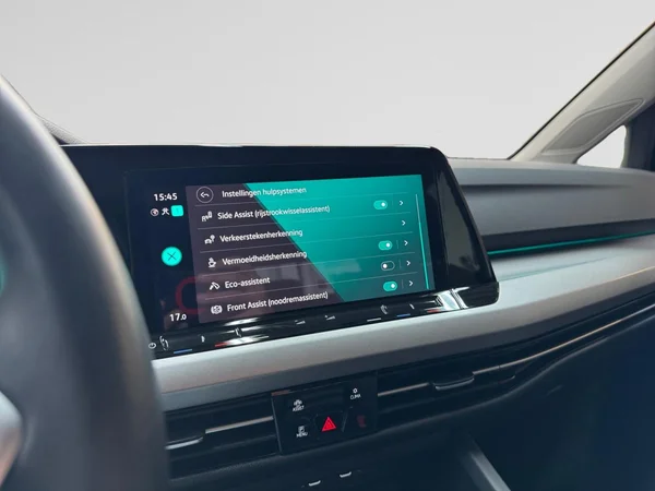 VOLKSWAGEN Golf VIII (2024) — foto 6 van 16