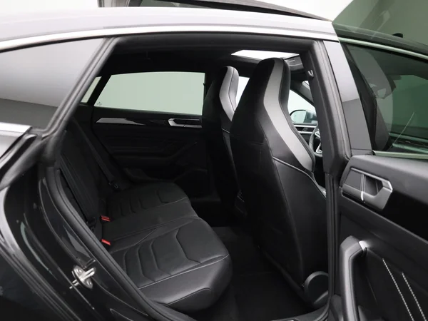 Volkswagen Arteon (2023) — foto 35 van 49
