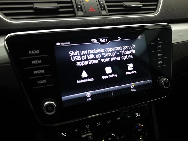SKODA Superb Combi (2024) — foto 9 van 22