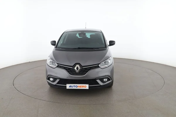 Renault Scenic (2017) — foto 15 van 16