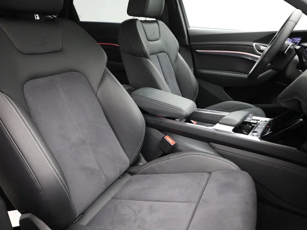 AUDI Q8 e-tron Sportback (2024) — foto 9 van 25