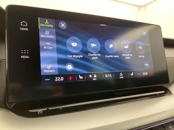 SKODA Octavia Combi (2021) — foto 14 van 35
