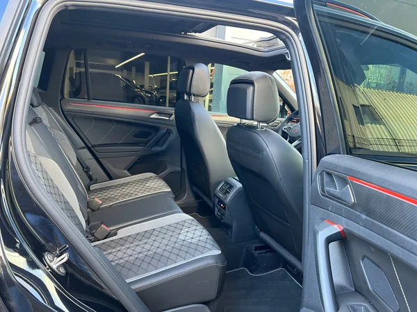 VOLKSWAGEN Tiguan (2023) — foto 8 van 24