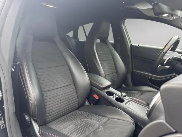Mercedes-Benz CLA (2019) — foto 8 van 21