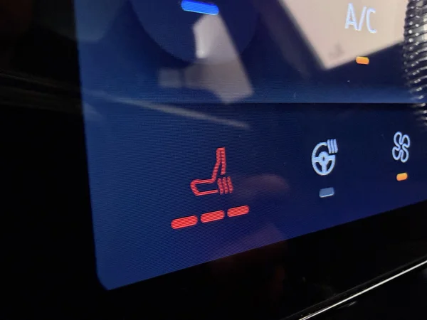 FORD Mustang Mach-E (2022) — foto 18 van 33