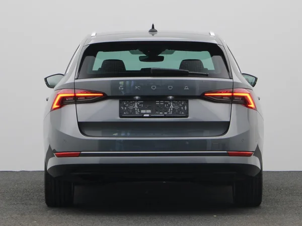SKODA Octavia Combi (2024) — foto 17 van 20