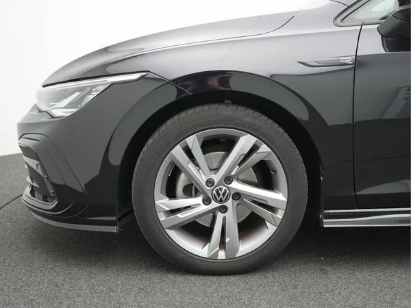 VOLKSWAGEN Golf VIII (2022) — foto 11 van 31