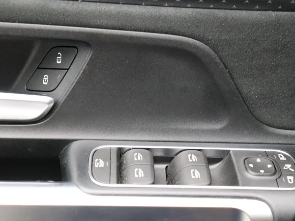 Mercedes-Benz EQB (2025) — foto 2 van 32