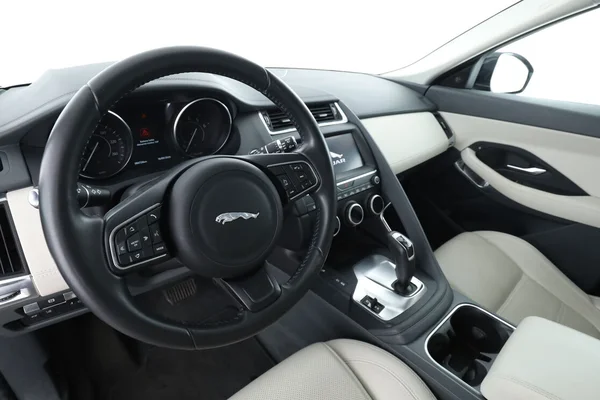 Jaguar E-Pace (2020) — foto 2 van 16