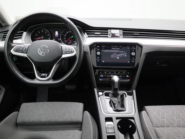 Volkswagen Passat (2024) — foto 35 van 37