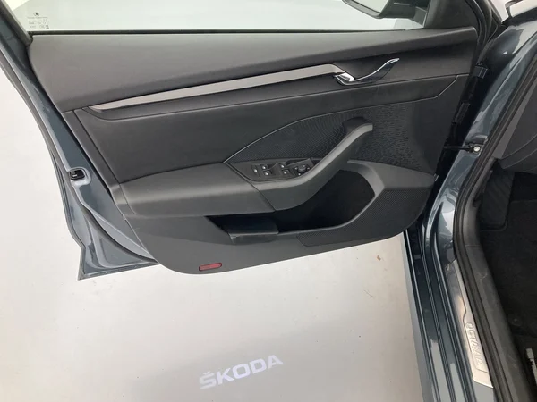 SKODA Octavia Combi (2022) — foto 10 van 36