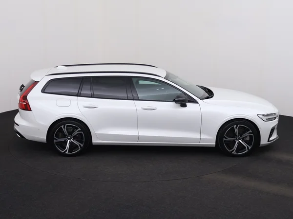 VOLVO V60 (2024) — foto 28 van 32