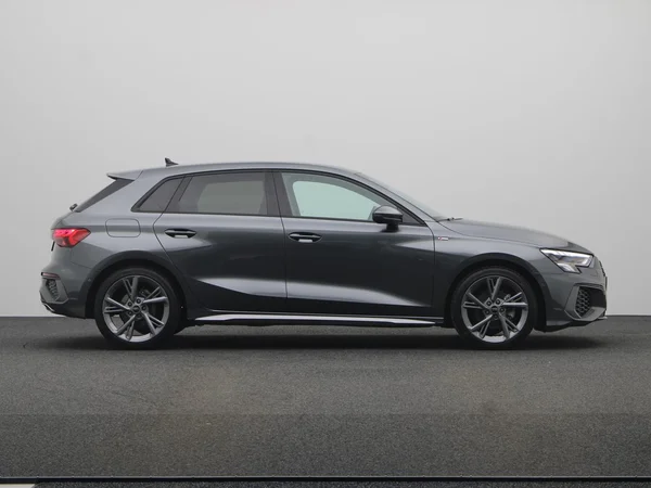 AUDI A3 Sportback (2024) — foto 19 van 21