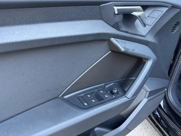 AUDI A3 Sportback (2023) — foto 3 van 17