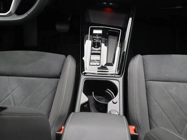 VOLKSWAGEN Golf VIII eHybrid (PHEV) (2024) — foto 9 van 29