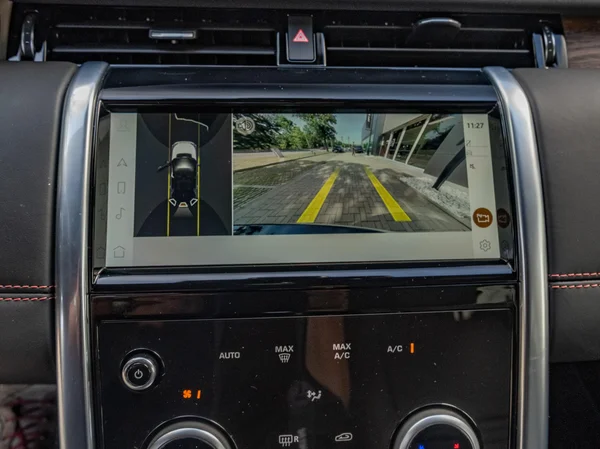 Land Rover Discovery Sport (2023) — foto 3 van 30