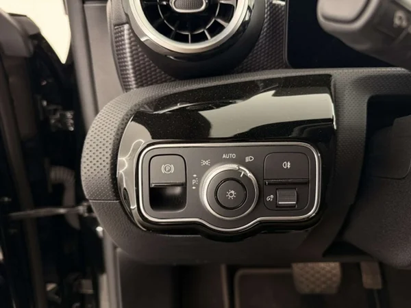 Mercedes-Benz CLA (2023) — foto 14 van 21
