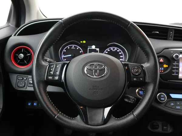 Toyota Yaris (2017) — foto 3 van 26