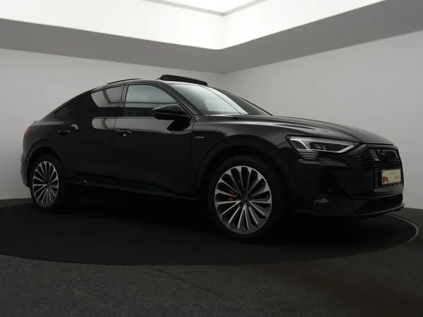 Audi e-tron (2021) — foto 25 van 29